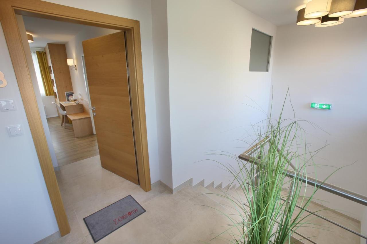 Apartments Freitag - H1 Winden am See المظهر الخارجي الصورة